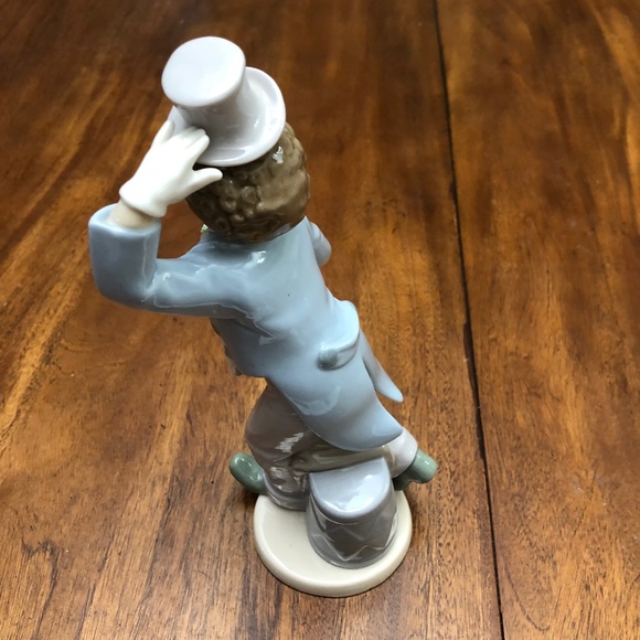 Nadal Clown with Flowers Porcelain Statuette - Picture 3 of 6